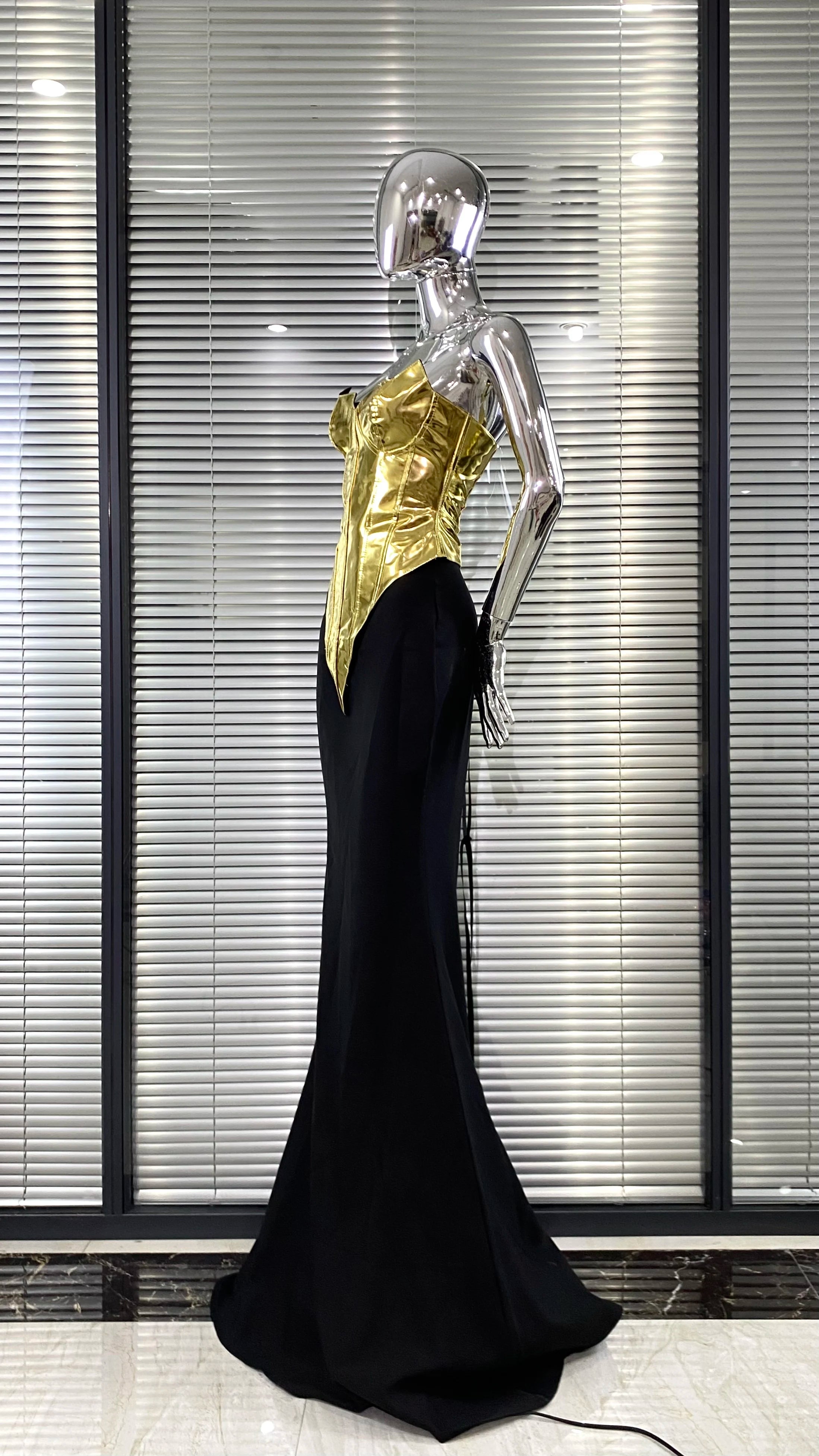 2025 Fashion Glod PU Woman Set Strapless Tops And Package Hips Balck Skirt 2 Pieces Evening Party Outfit Performance costume