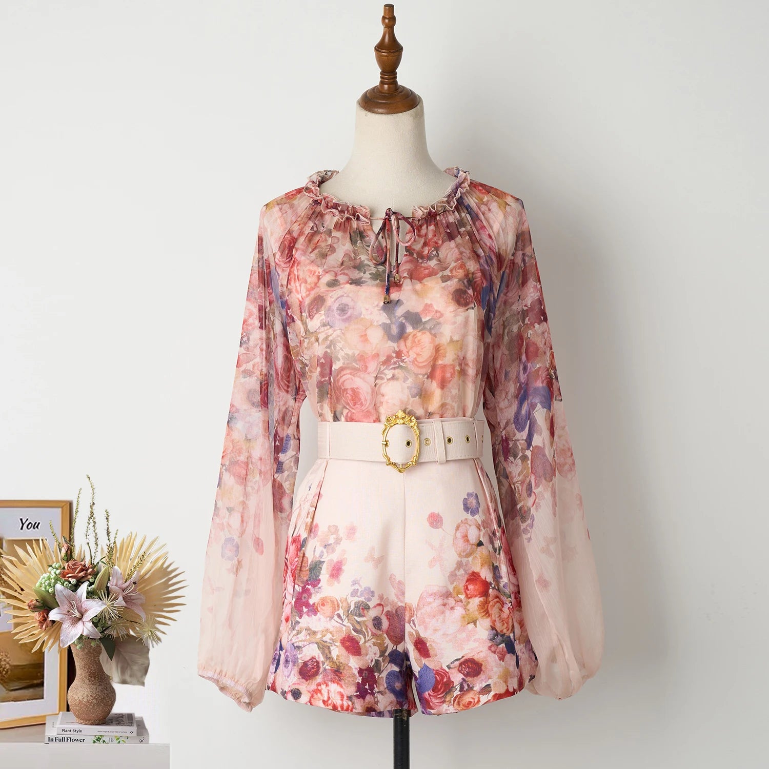 Real Shot Spot Australia New Positioning Printing Top Three-Dimensional Flower Lace-up Top + Wide Leg Shorts Suit Women Apricot color