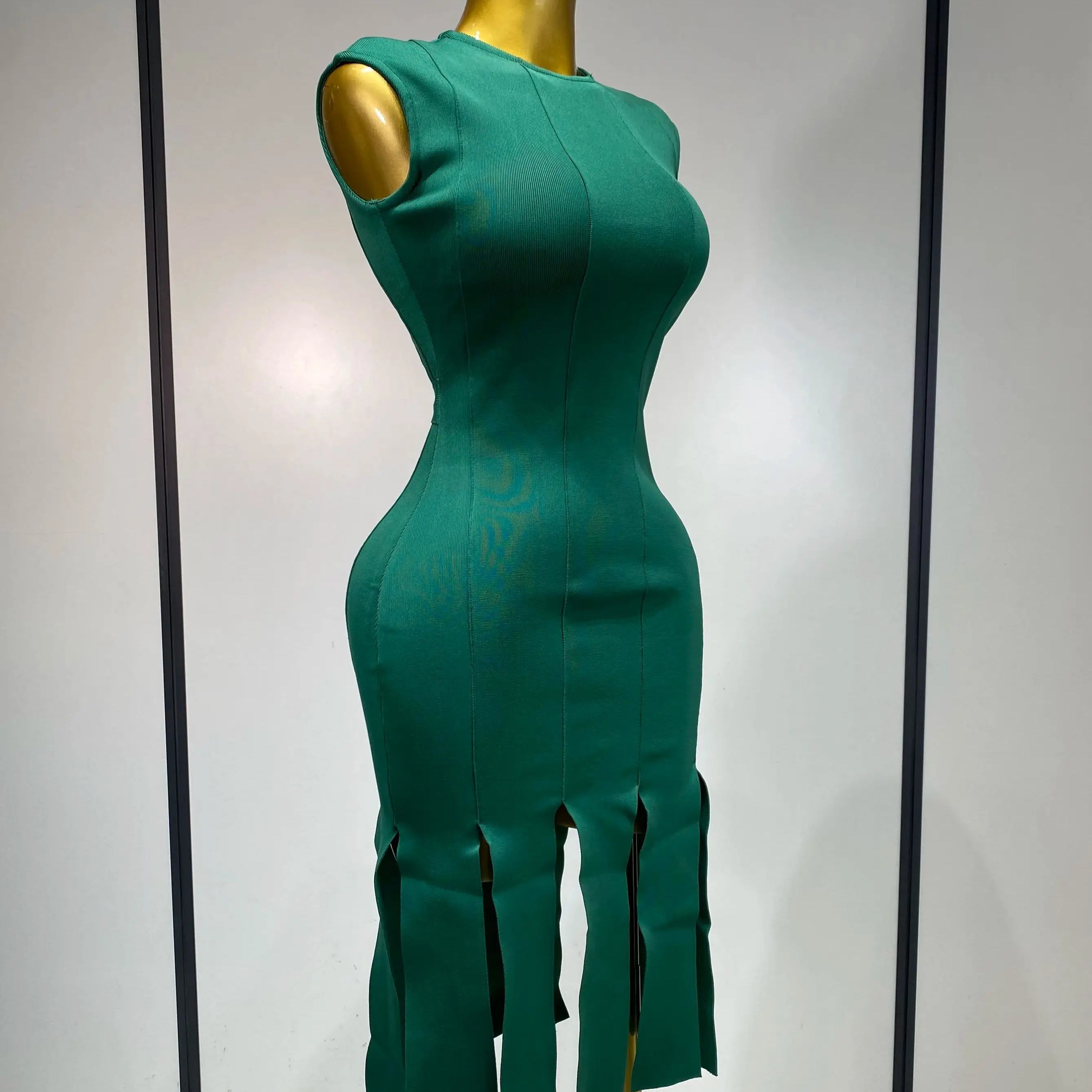 Luxury Birthday Dress Sexy O Neck Sleeveless Hollow Out Fringe Dress Women Green Slim Dresses Elegant Evening Party Club Gowns