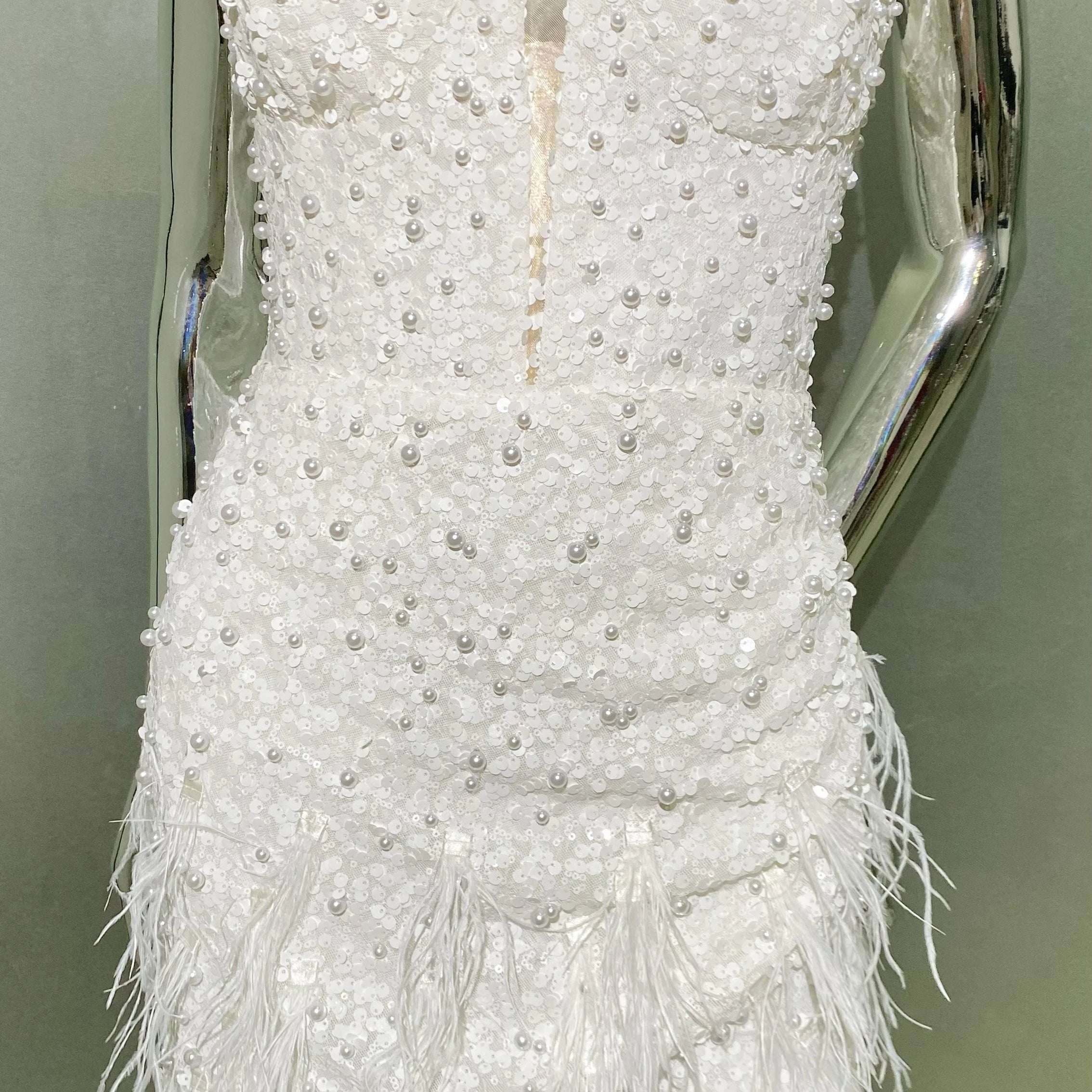 White Women Sleeveless Sexy V-Neck Pearl Beading Feathers Bodycon Mini Dress Celebrate Fashion Birthday Evening Party Dress