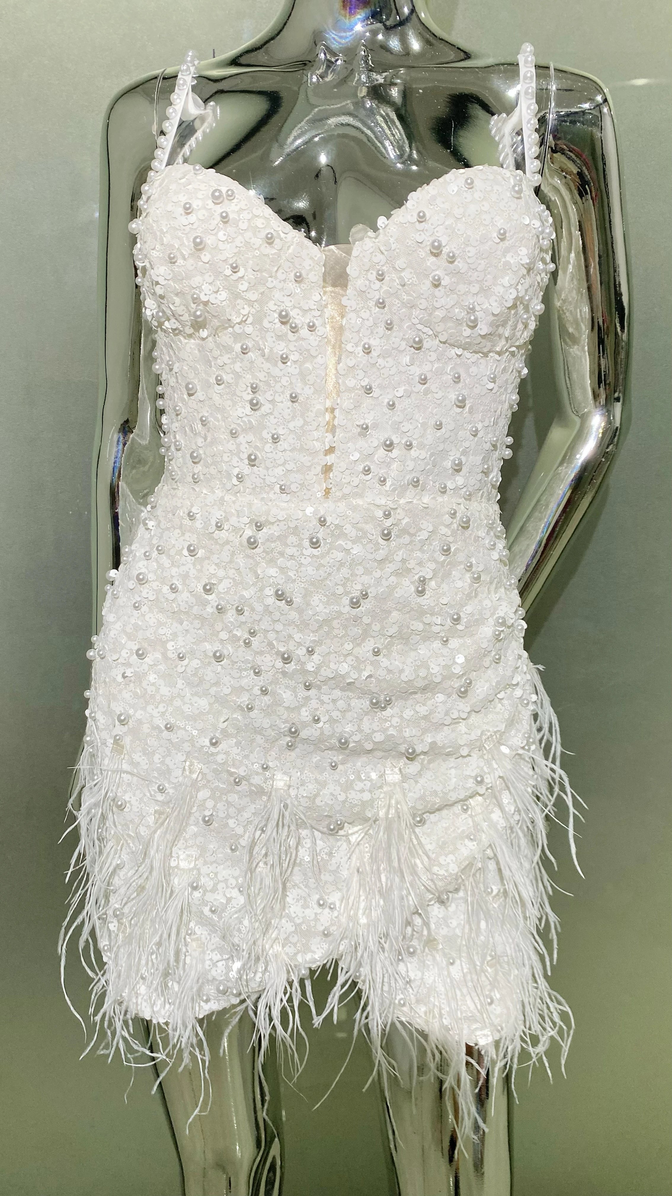 White Women Sleeveless Sexy V-Neck Pearl Beading Feathers Bodycon Mini Dress Celebrate Fashion Birthday Evening Party Dress