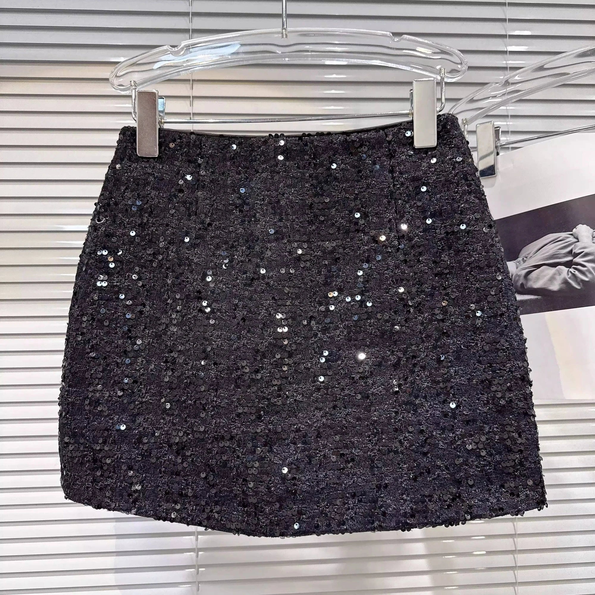 Winter New Fashion Style Sequin Woven Tweed Short Skirt For Women High Waist A-line Wrapped Hip Skirts 11A07805 Black