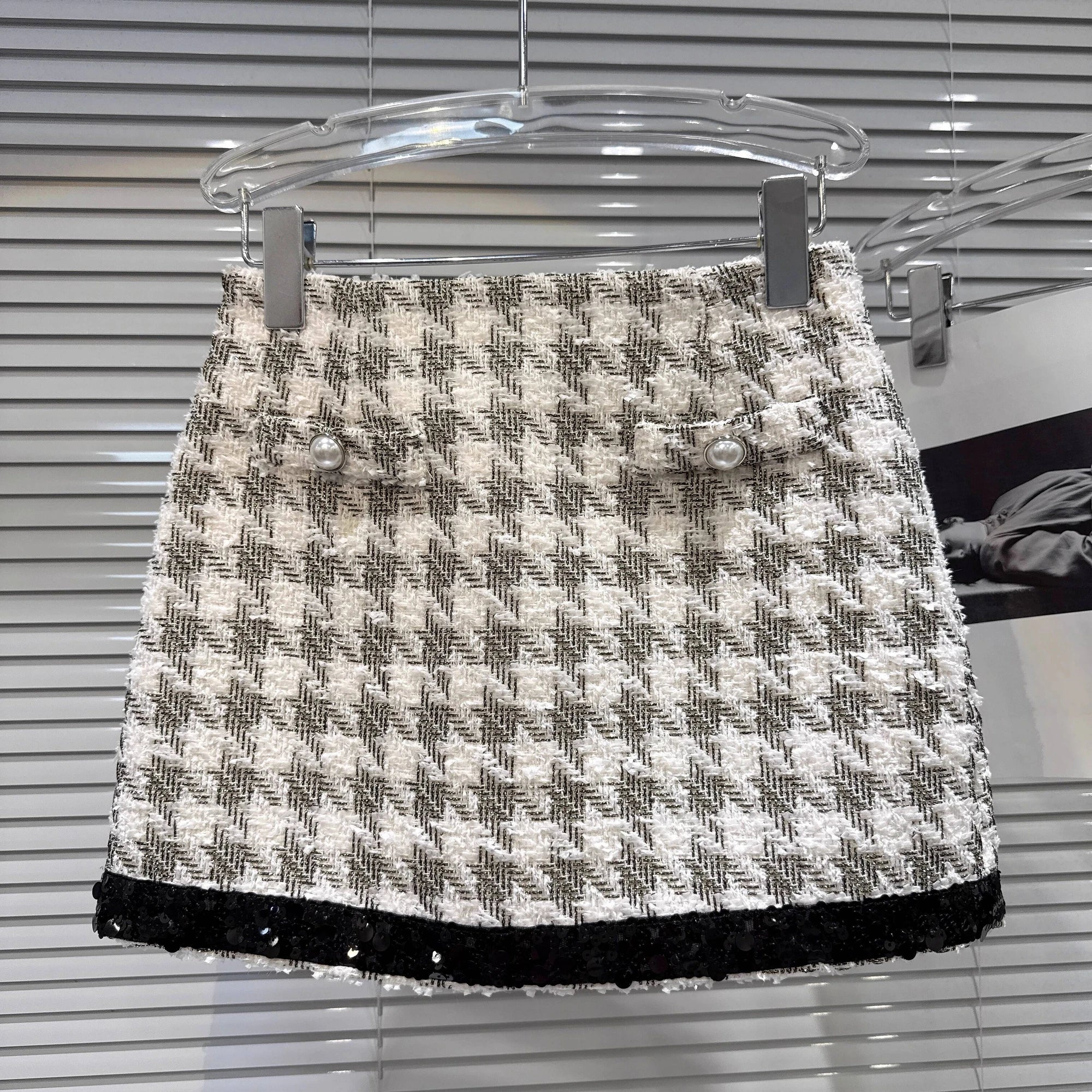 Winter New Fashion Style Sequin Edge Plaid Tweed Short Skirt For Women High Waist Wrapped Hip A-line Skirts 11A07804 Black