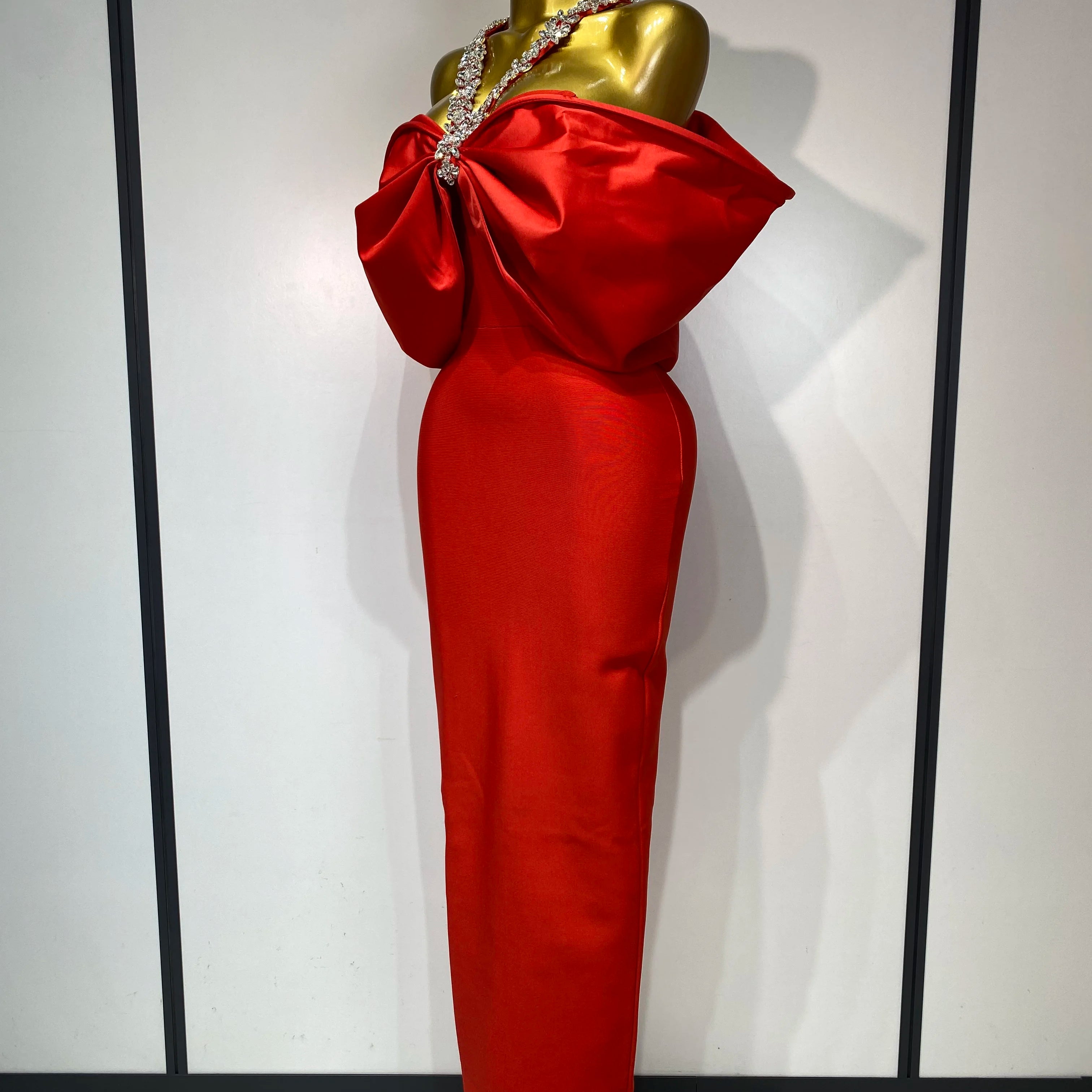 Women Sexy Elegant Halter Off the Shoulder Crystal Bodycon Long Bandage Dress Nightclub Evening Party Luxury Birthday Dress