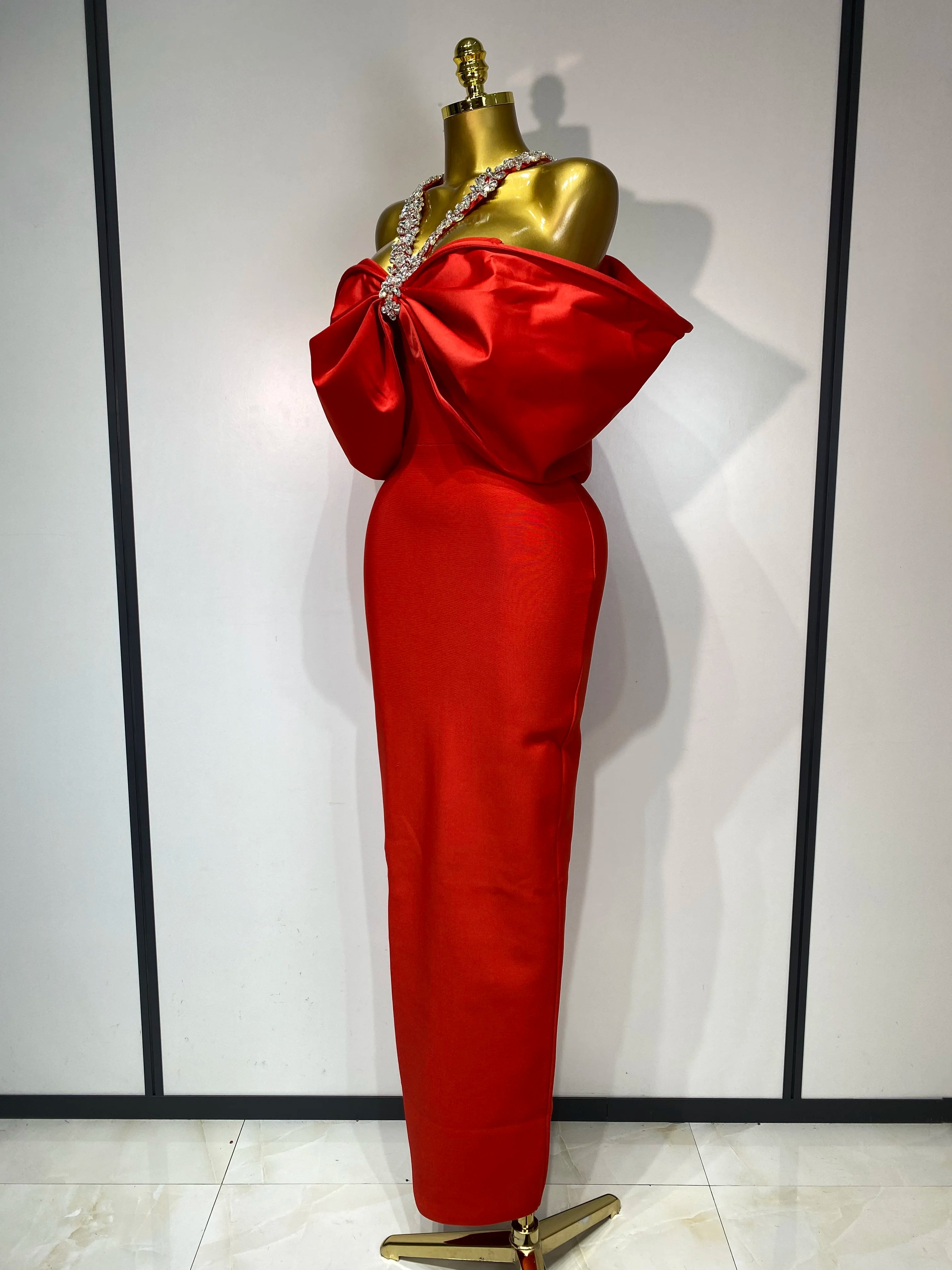 Women Sexy Elegant Halter Off the Shoulder Crystal Bodycon Long Bandage Dress Nightclub Evening Party Luxury Birthday Dress