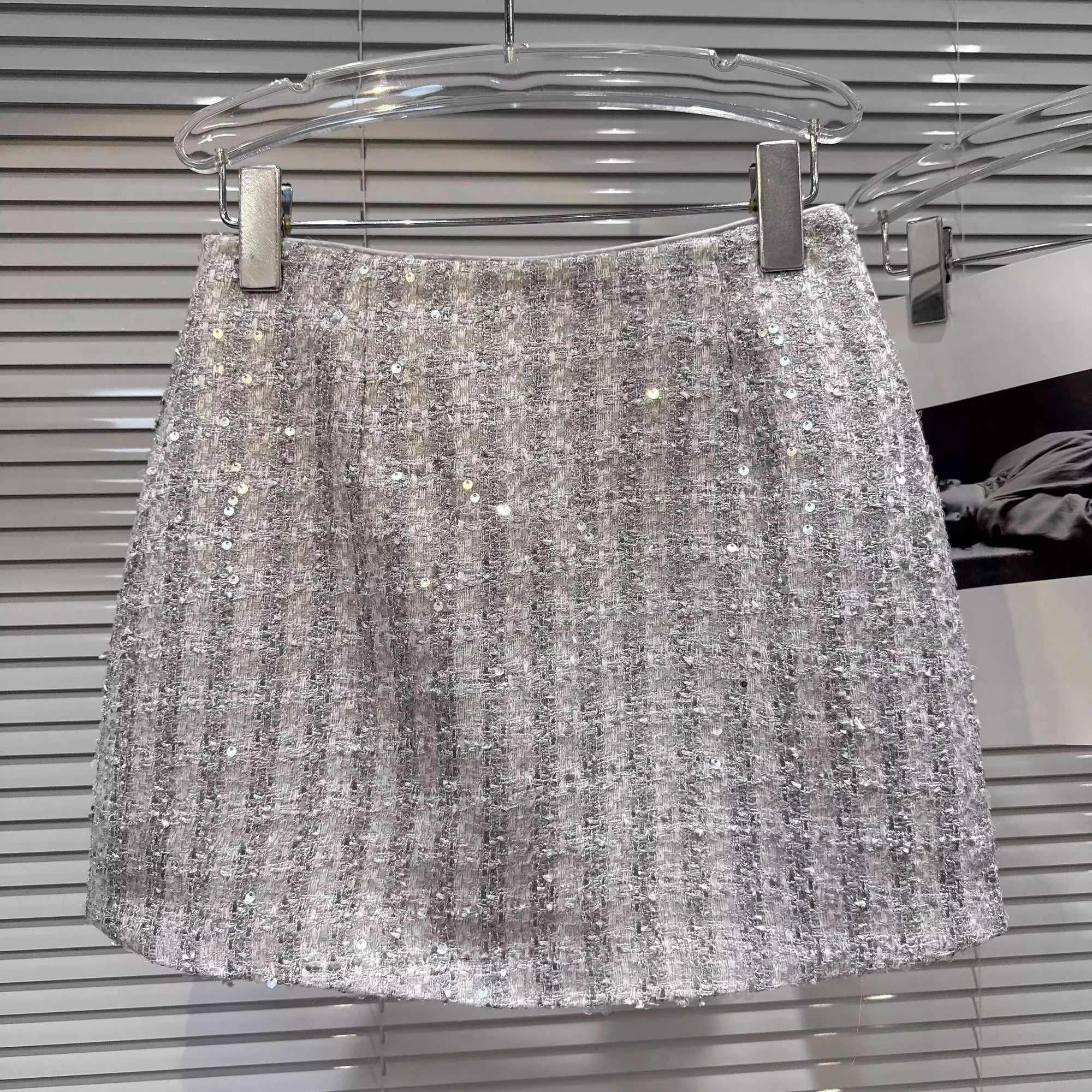 Winter New Fashion Style Sequin Woven Tweed Short Skirt For Women High Waist A-line Wrapped Hip Skirts 11A07805 Silver