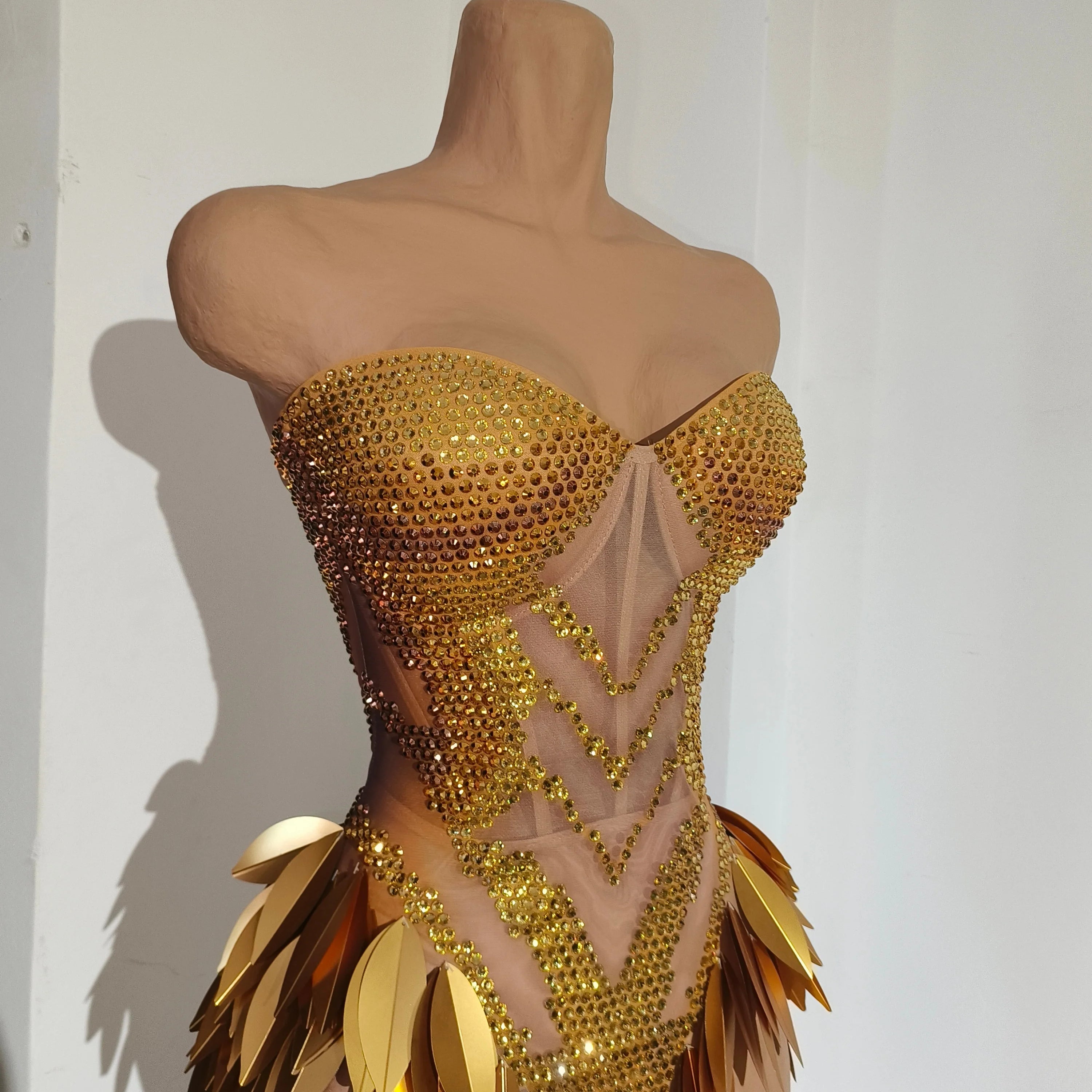 Luxurious Gold Strapless Dress Women Sexy Sheer Mesh Full Crystal Beaded Leaf Form-Fitting Mermaid Formal Event Party Costume