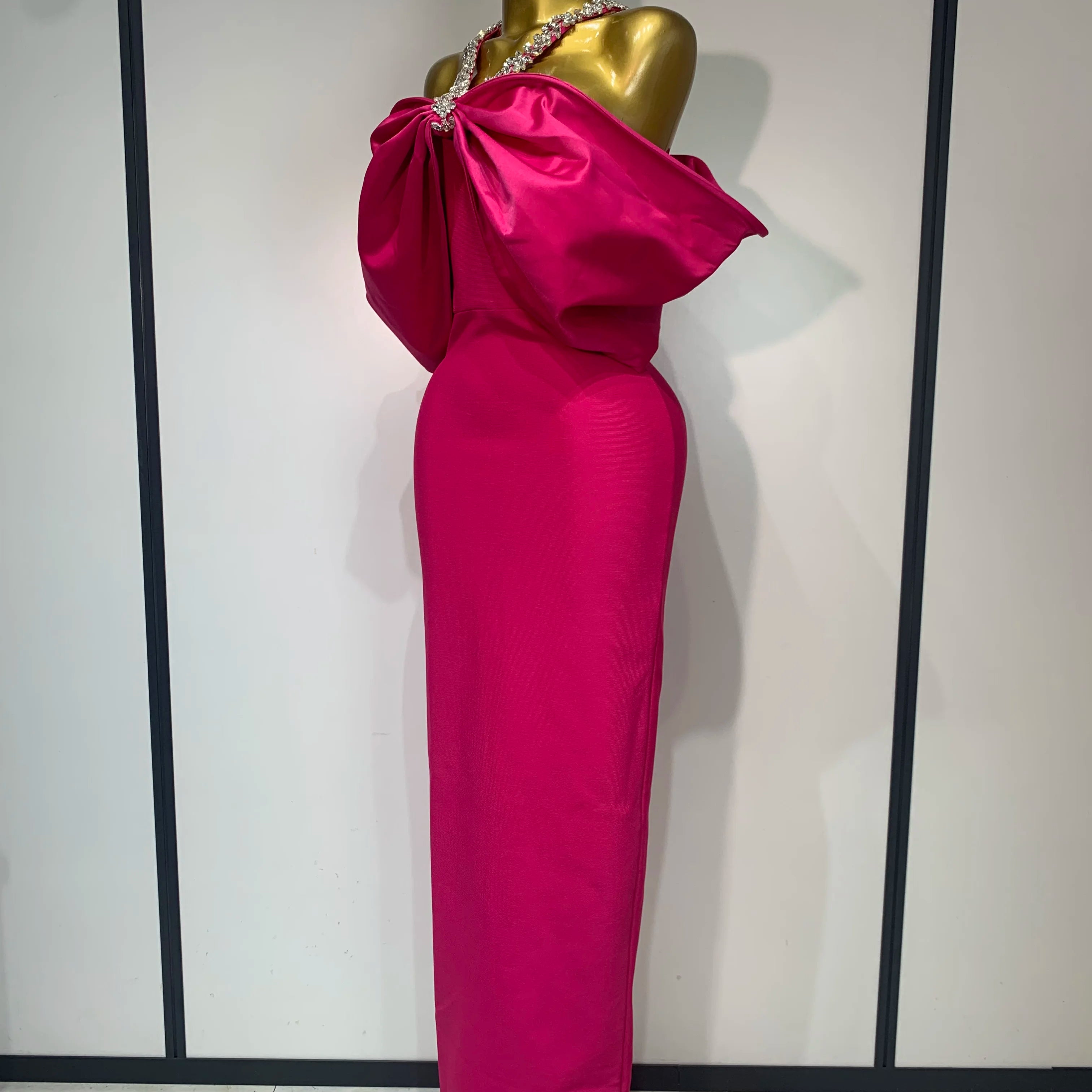 Women Sexy Halter Off the Shoulder Crystal Ruffles Bodycon Long Bandage Dress Nightclub Party Luxury Birthday Celebrate Gowns