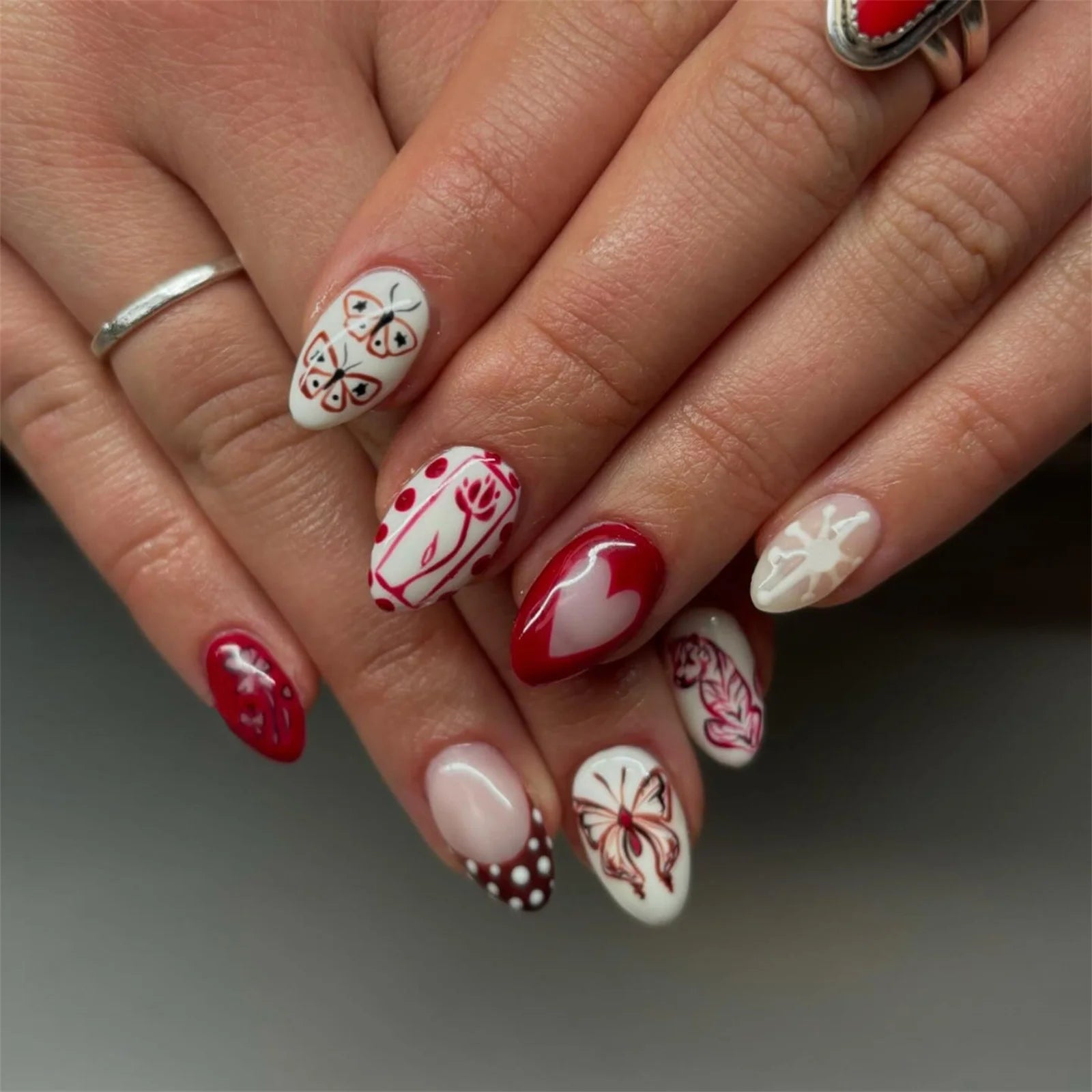 Retro Short Almond Fake Nails 24Pcs Red/White Press On Nails Love Heart/Flower/Butterfly Printed Women Valentine's Day Nails Art Y2