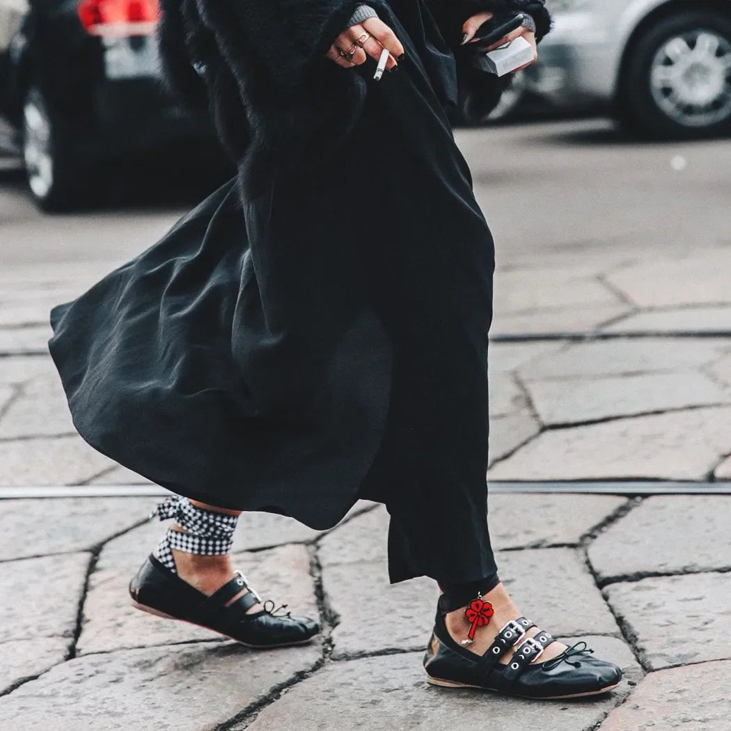 Luxury Brand Designer Ankle Strap Ballet Flats Buckles Silk Ballerina Shoes Woman Cross Strappy Satin Bowknot Mary Janes