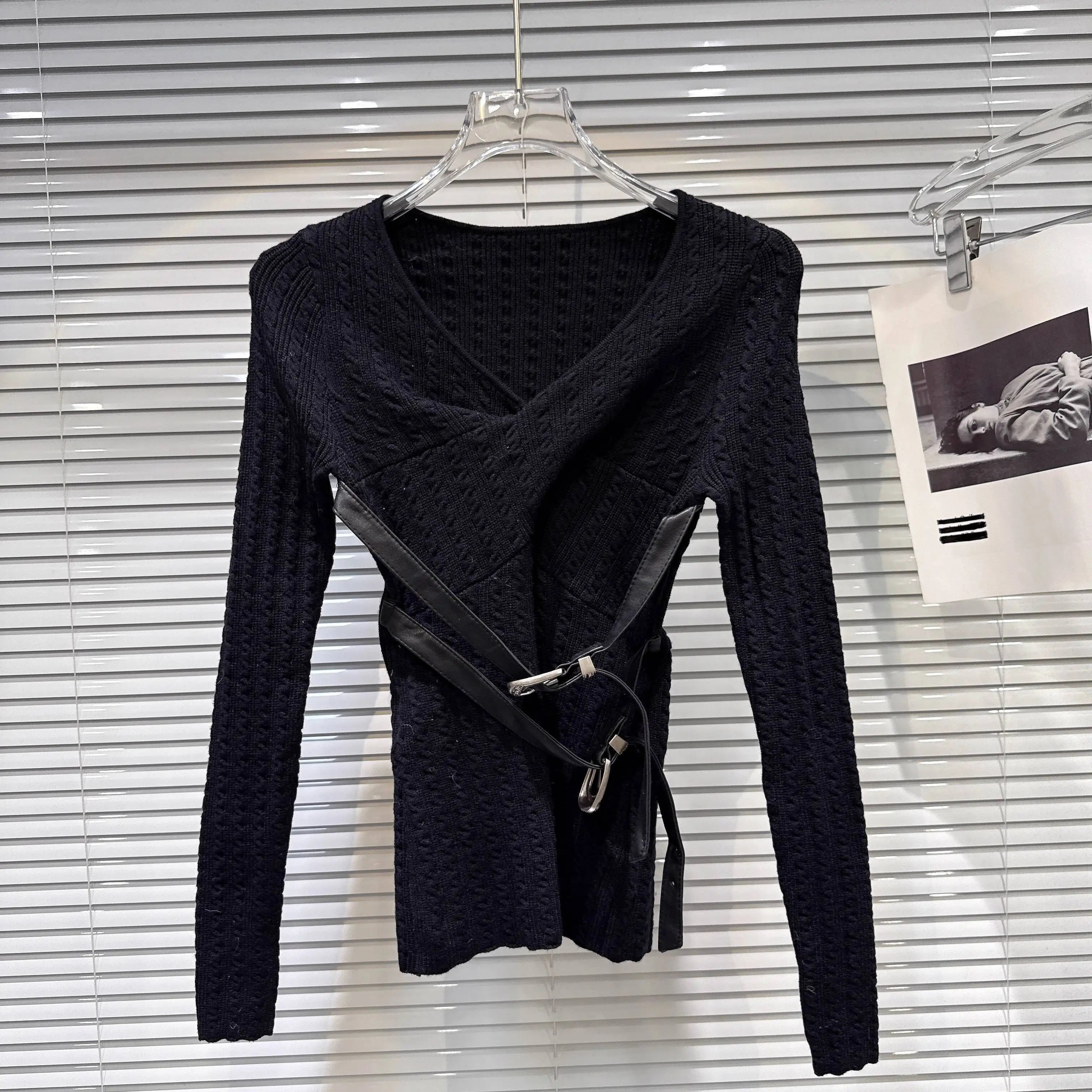 Winter New Niche Fashion V-neck Cross Belt Buckle Tie Knitted Sweater For Women Slim Fit Top Female Trend 11A07676 Black One Size