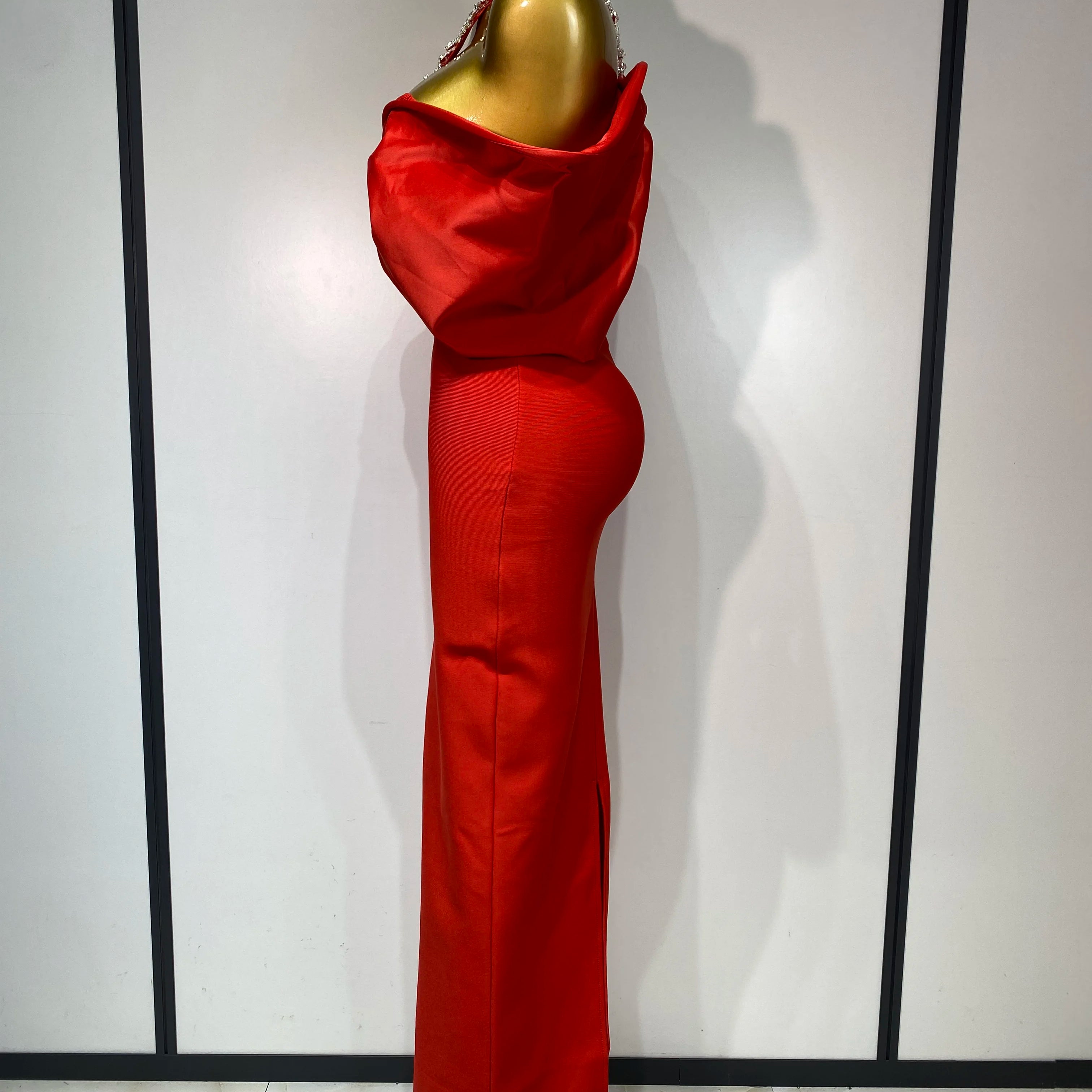 Women Sexy Elegant Halter Off the Shoulder Crystal Bodycon Long Bandage Dress Nightclub Evening Party Luxury Birthday Dress