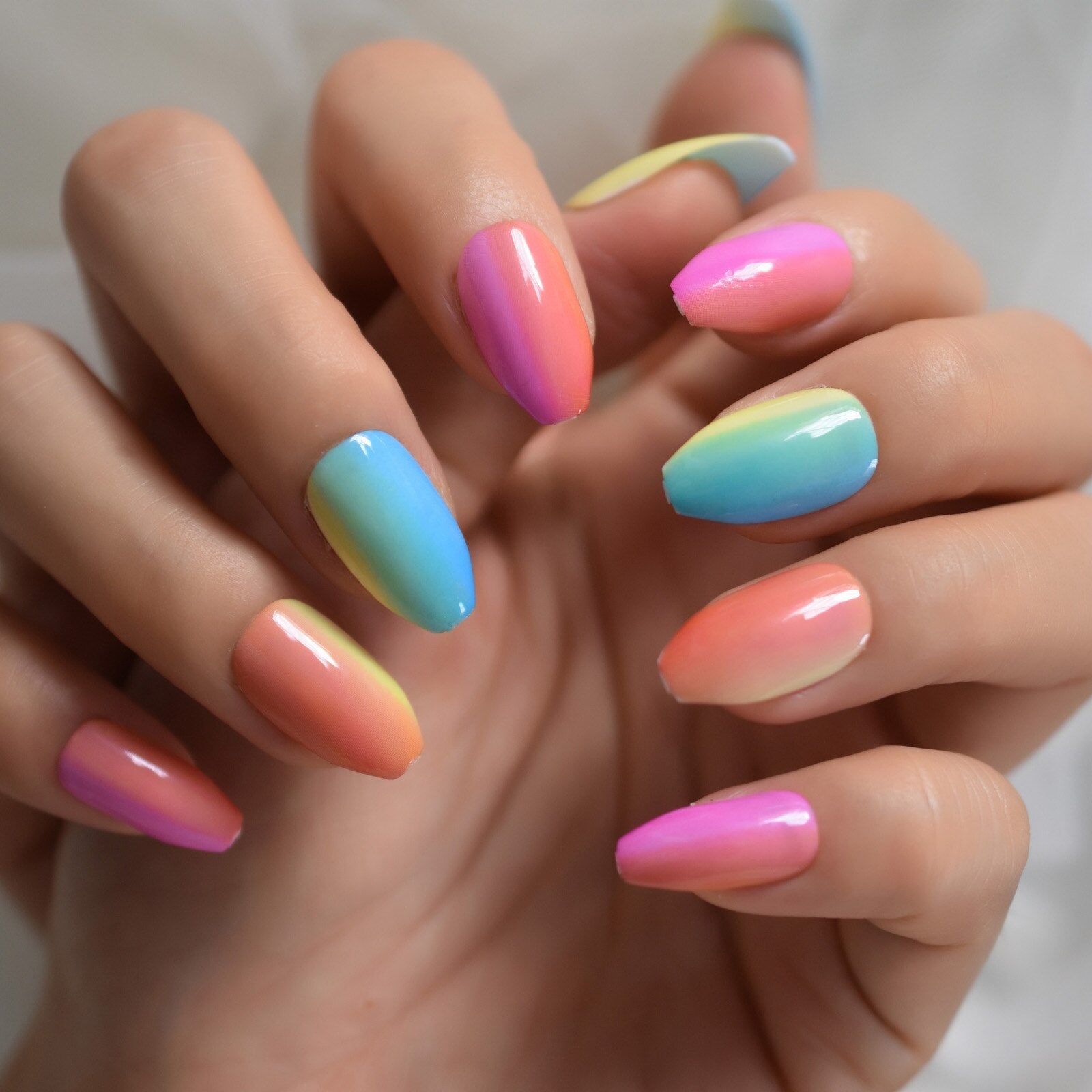 Short Matte Metallic Press On Nails Holographic Multi Color Shiny Squavol False Nails Fake Nails Art Fingernails Manicure Tips L6167