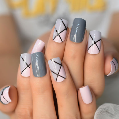 Presse métallique mate courte sur les ongles holographique multicolore brillant Squavol faux ongles faux ongles Art ongles conseils de manucure 