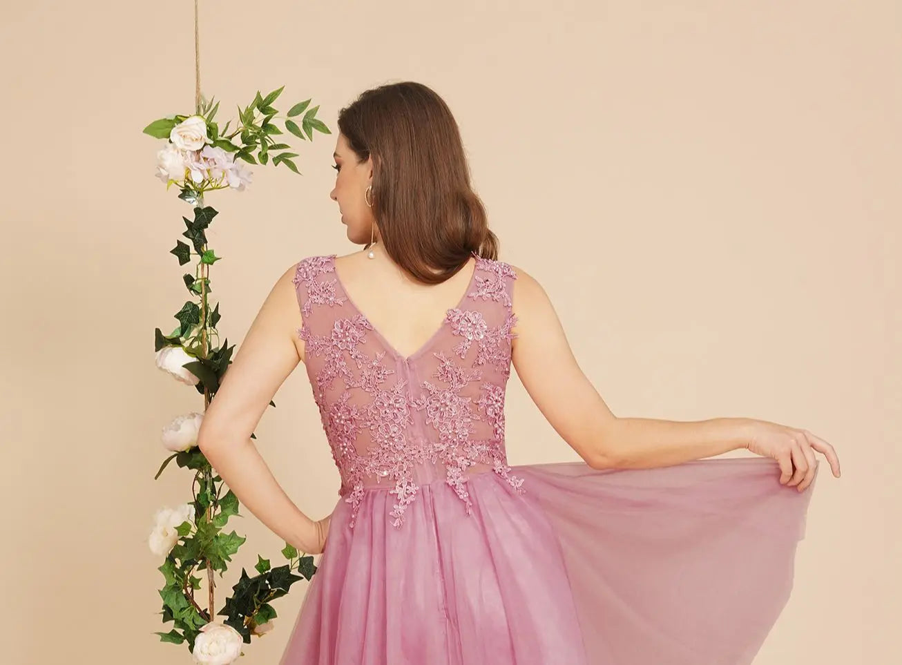 Short Homecoming Dress Illusion Neckline Sleeveless Floral Appqulies Evening Dress With Integrated Cup Chiffon Skirt