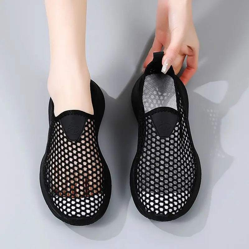 Women Sports Shoes Breathable Mesh Sandals Light Quick Dry Comfortable Women Running Flat Shoes black